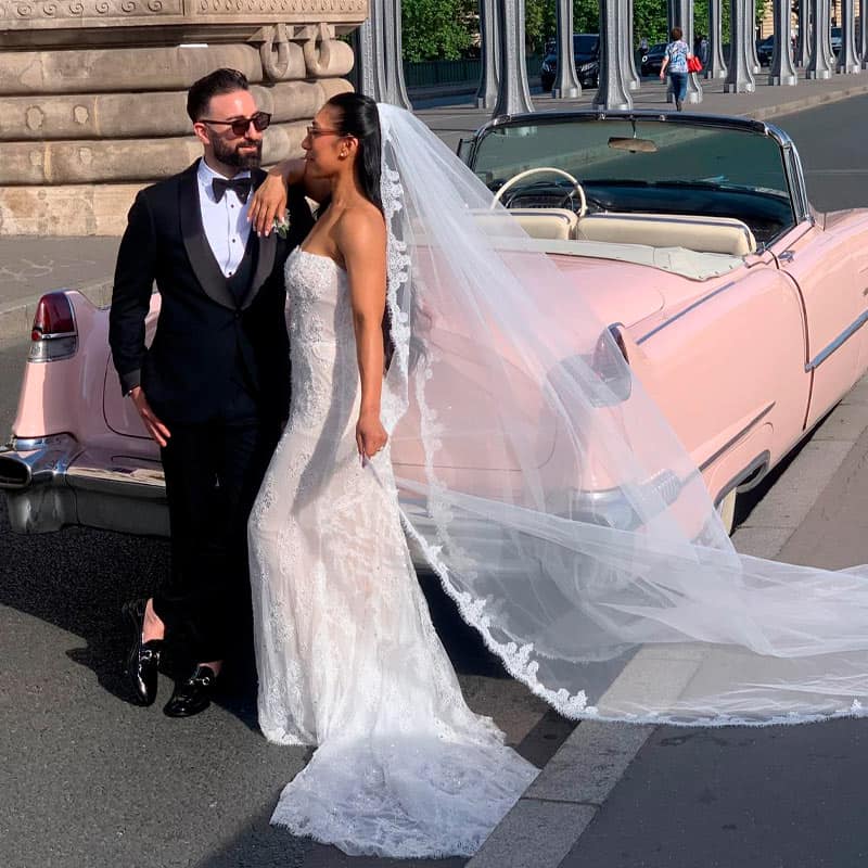 Un mariage en voiture américaine cabriolet à Paris